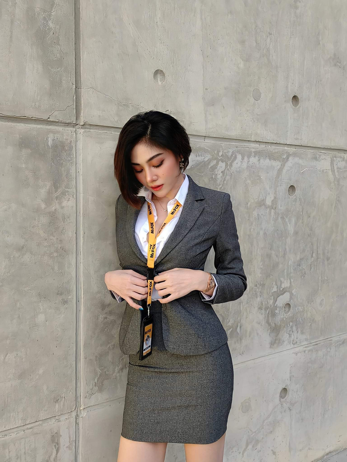 Thực tế, khi diện những trang phục gợi cảm vừa phải, Warunee Punsin vẫn rất xinh đẹp, quyến rũ.