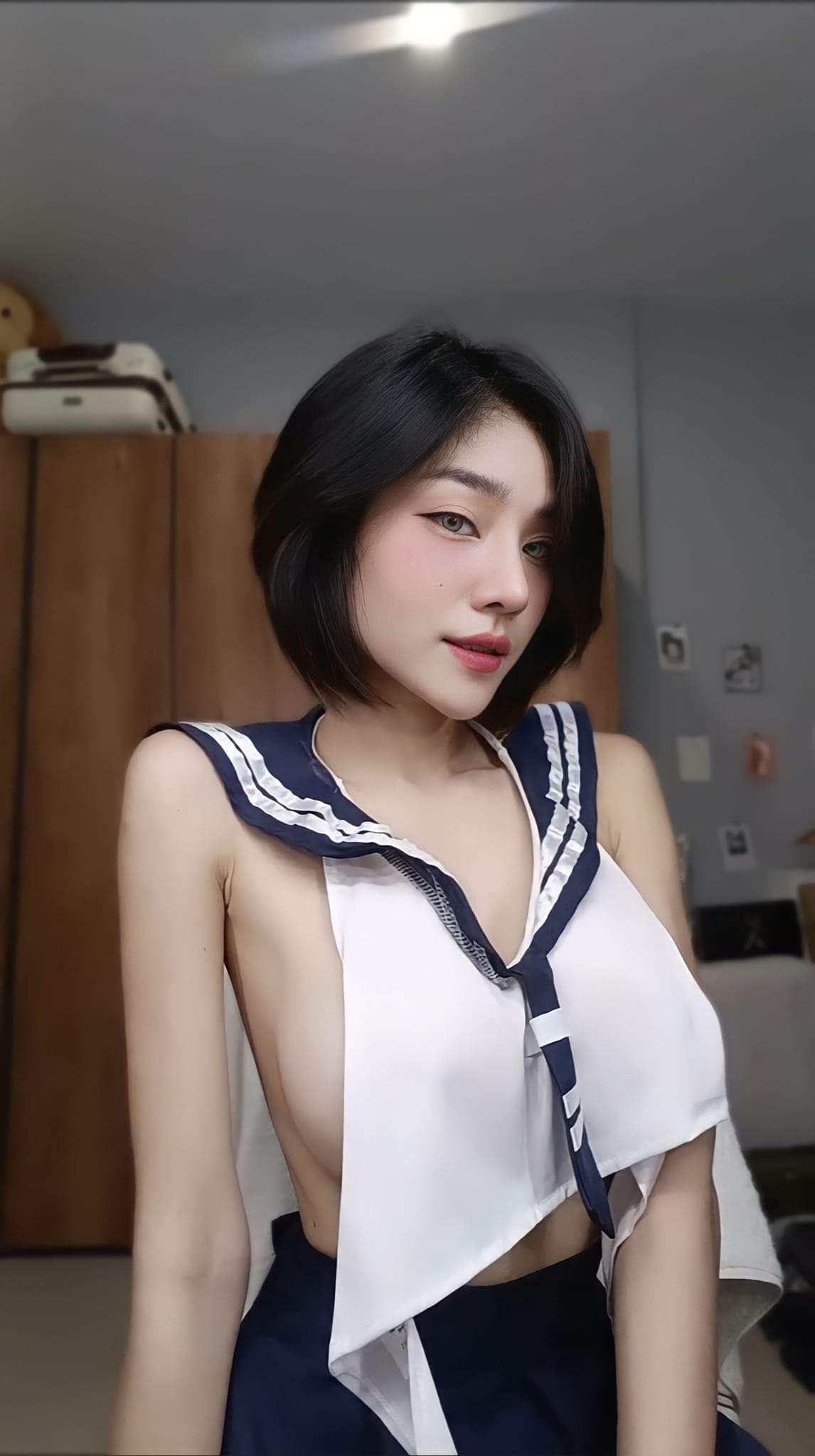 Trang phục của Warunee Punsin bị đa số mọi người đánh giá là phản cảm.