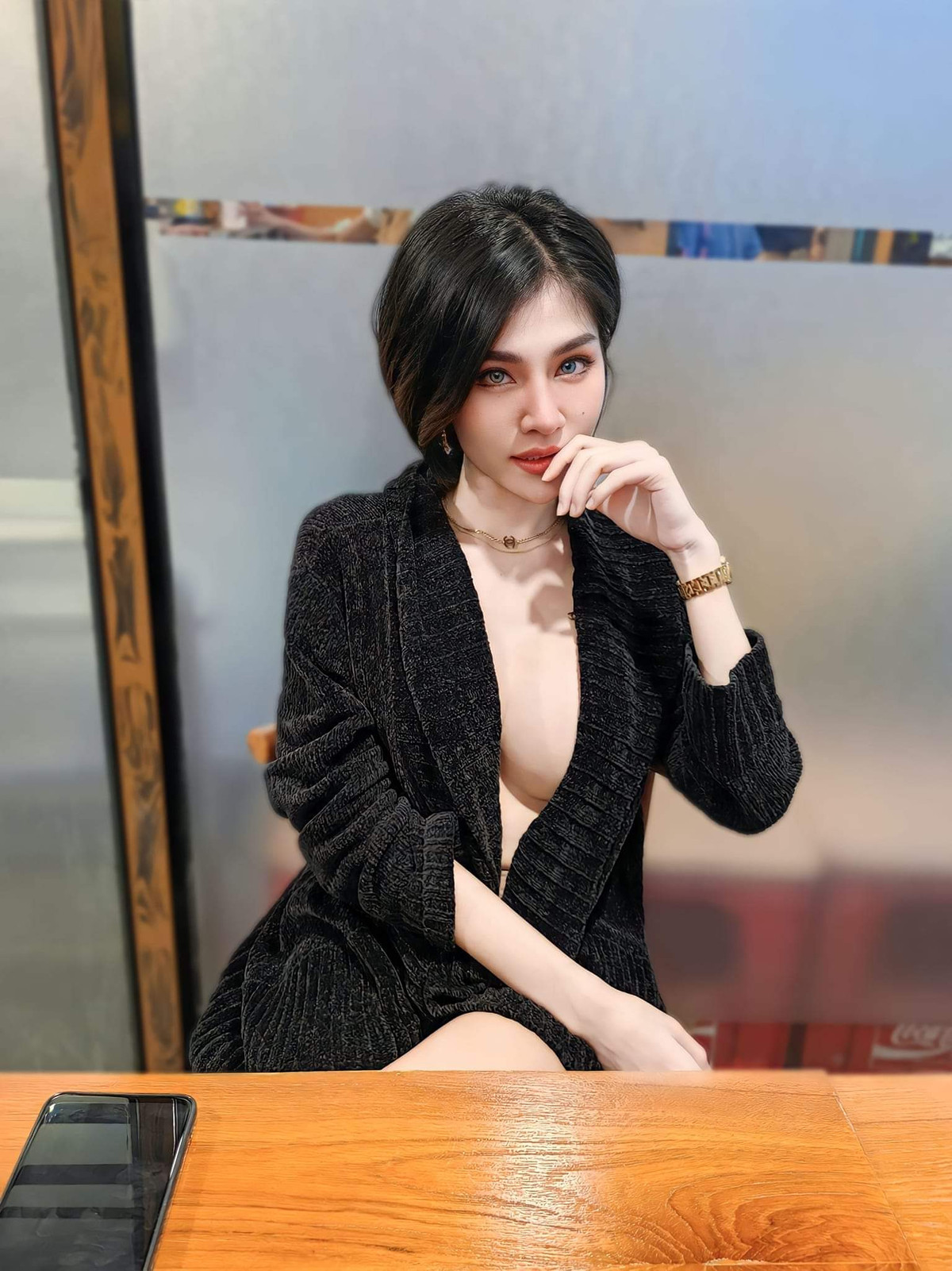 Tuy không thể phủ nhận Warunee Punsin có thân hình vô cùng quyến rũ, mọi người vẫn cho rằng hot girl đã khoe thân quá đà.