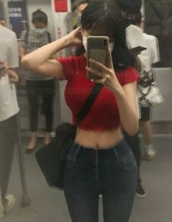 Tuy nhiên, Mộc Lâm Tiểu Nhã cũng than phiền rằng, vì ảnh chụp quá bắt mắt, cô thường bị người khác đánh cắp ảnh để làm hình ảnh đại diện trên các nền tảng hẹn hò.