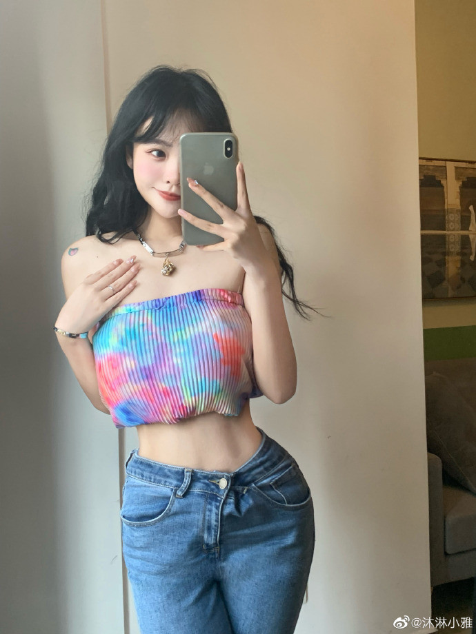 Theo tìm hiểu, Mộc Lâm Tiểu Nhã cao 1m63, chiều cao không quá xuất sắc nhưng cô sở hữu vòng một gợi cảm, vòng ba khá săn chắc và vòng eo đặc biệt thon gọn.