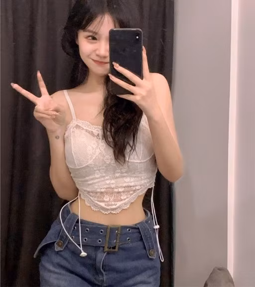 Qua loạt ảnh trên tàu điện ngầm, Mộc Lâm Tiểu Nhã nhận được rất nhiều sự quan tâm của dân mạng nước này.