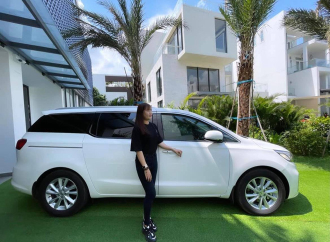 Không chỉ ở nhà đẹp, xài hàng hiệu hay dùng điện thoại đắt tiền, Thúy Kiều còn được trải nghiệm dịch vụ ở những khách sạn 5 sao sang chảnh bậc nhất.