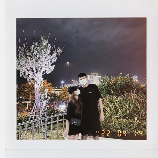 Vì chêch nhau ít tuổi mà Văn Tùng và bạn gái hay tương đồng về sở thích và quan điểm sống.