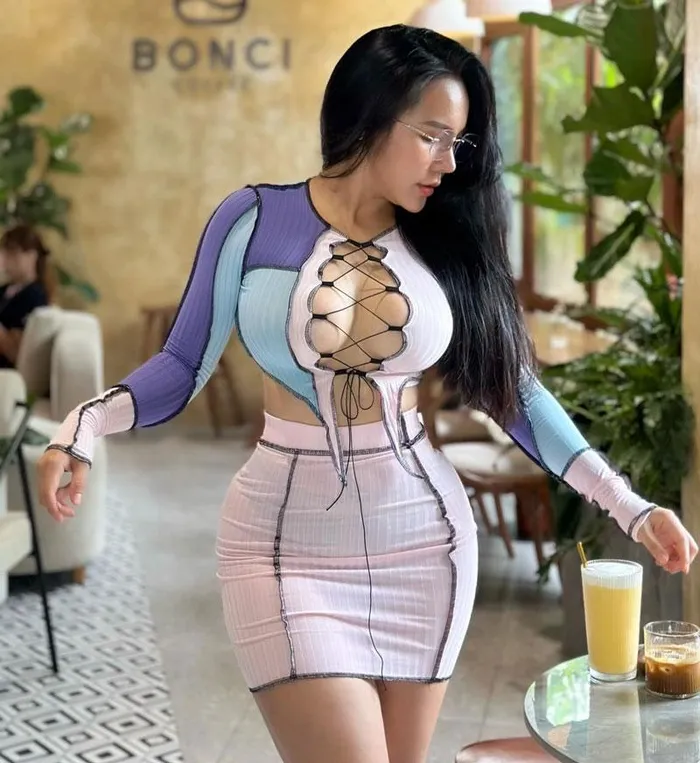 Gái xinh gốc Vĩnh Phúc mong muốn khoe triệt để lợi thế hình thể đẹp của bản thân trong mọi khung hình.