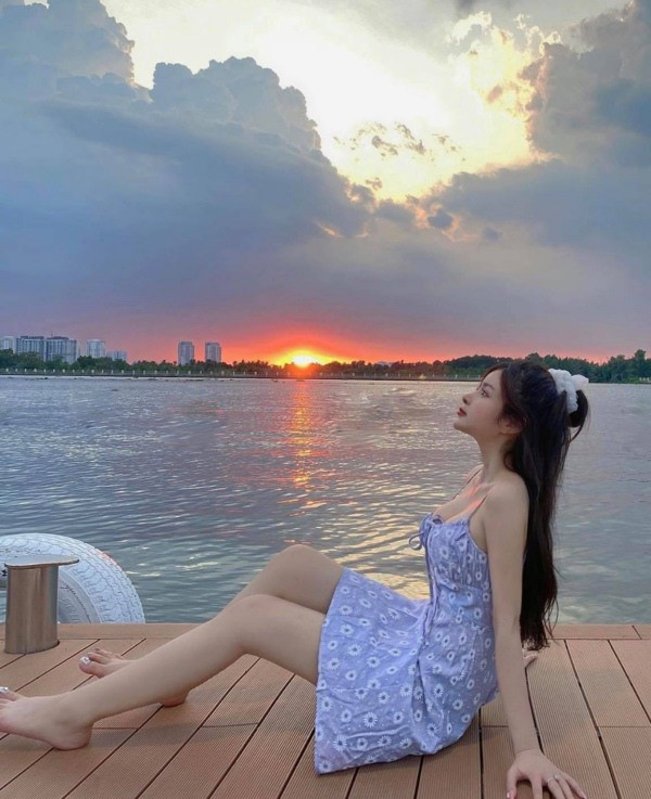 Kể từ đó, An Dâu thường được nhắc đến với những biệt danh như: Búp bê đời thực, hot girl ngực khủng, cô gái có nhan sắc thiên thần...