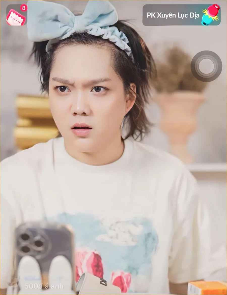 Không chỉ mang lại những video hài hước, Phạm Thoại còn khẳng định phong cách thời trang “kén người mặc” trên TikTok.