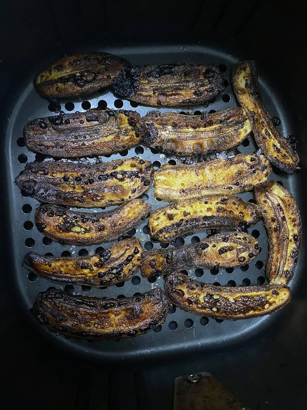 Hàng lối hình thù thì vẫn đẹp, mỗi tội chuối sấy này có ăn được hay không thì vẫn còn bỏ ngỏ.