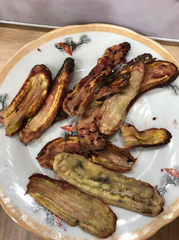 Nhìn qua tưởng là thịt nhưng không phải đâu cả nhà. Đây là chuối sấy mọi người ạ.