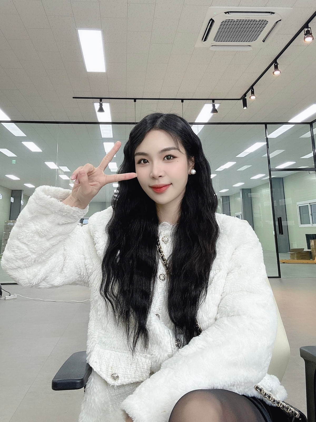 Hương Nổi là cái tên nhận được nhiều sự quan tâm nhất những ngày vừa qua vì vụ drama đã có chồng con trong quá khứ nhưng lại chối bỏ, chồng hiện tại cũng không phải tổng tài.