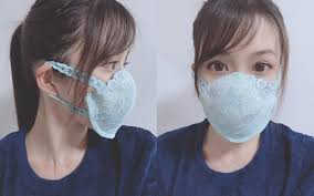 Trước đó trên mạng xã hội, từng có khá nhiều người sử dụng đồ lót làm khẩu trang nhưng vấp phải sự phản đối kịch liệt từ nhiều người.