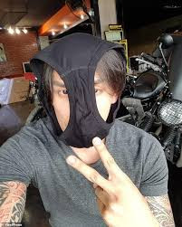 Nếu bị bắt và kết án, những người dân không đeo khẩu trang tại Nam Phi phải nộp phạt, chịu án tù giam tối đa 6 tháng hoặc lĩnh cả hai hình phạt trên.