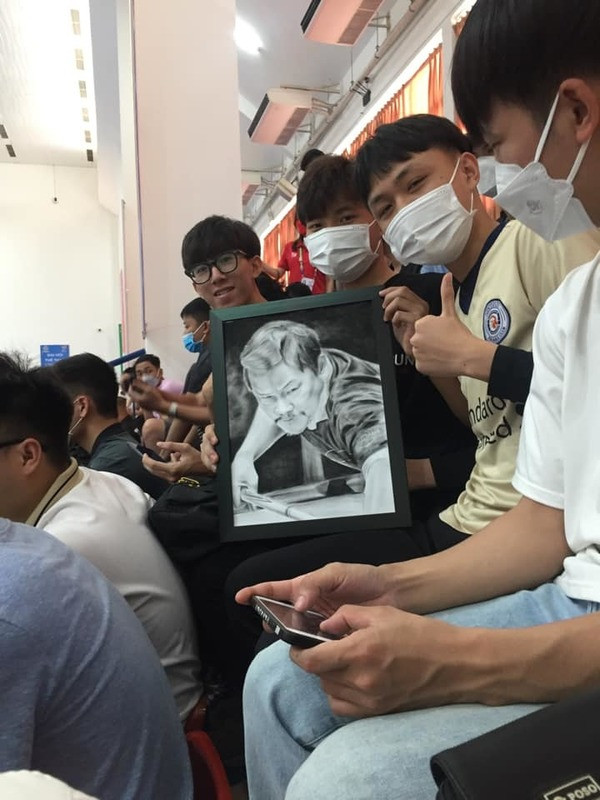 Ngay sau khi thông tin Efren Reyes sẽ tiếp tục tham gia SEA Games khiến cho không ít người hâm mộ ông trên thế giới vui mừng vì có thể chứng kiến ông thi đấu thêm lần nữa.