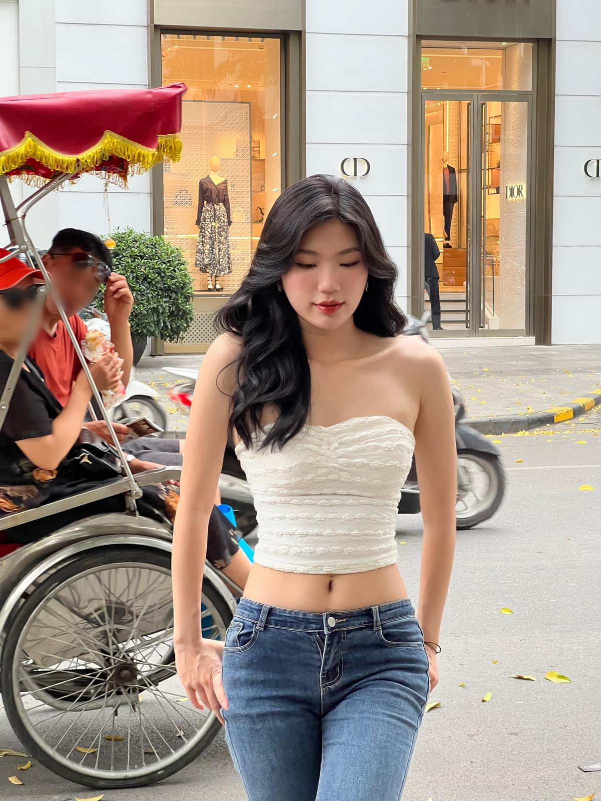 Người đẹp tốt nghiệp Đại học Kinh tế Quốc dân, từng là đại diện của Mexico tại Nóng cùng World Cup 2022. Hiện tại, cô làm tiếp viên hàng không.