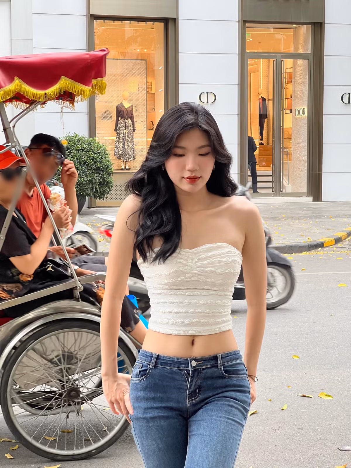 Người đẹp tốt nghiệp Đại học Kinh tế Quốc dân, từng là đại diện của Mexico tại Nóng cùng World Cup 2022. Hiện tại, cô làm tiếp viên hàng không.