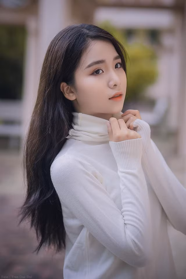 Trúc Linh cũng thích ghi lại những khoảnh khắc thanh xuân cùng tà áo dài truyền thống.
