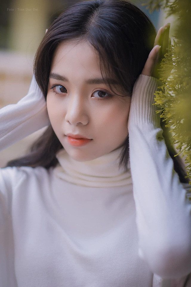 Trúc Linh sở hữu một thân hình mảnh mai cùng phong cách thời trang nhẹ nhàng, dễ gây thiện cảm với người đối diện ngay từ những lần gặp đầu tiên.