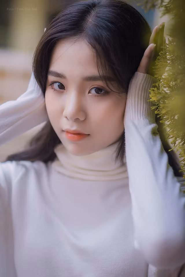 Trúc Linh sở hữu một thân hình mảnh mai cùng phong cách thời trang nhẹ nhàng, dễ gây thiện cảm với người đối diện ngay từ những lần gặp đầu tiên.