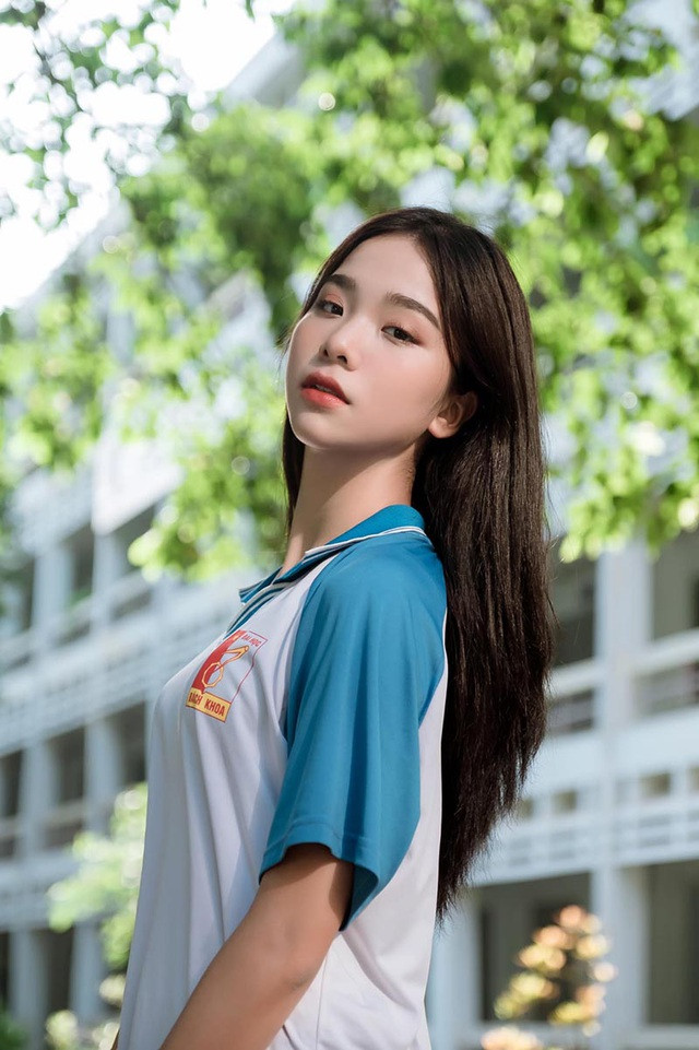 Ngay từ khi còn nhỏ, Ngô Trúc Linh đã bộc lộ niềm đam mê đối với âm nhạc. Nữ sinh 10X chia sẻ, khi chìm đắm trong thế giới của những giai điệu, câu ca dường như mọi muộn phiền đều tan biến.