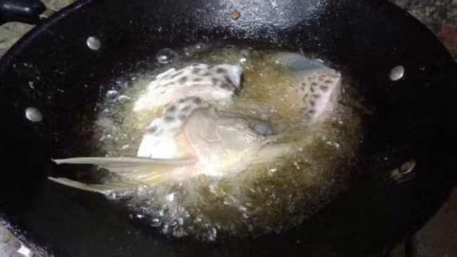 Con trai khong chiu lay vo, ong bo mang ca tien trieu ra dan mat-Hinh-2