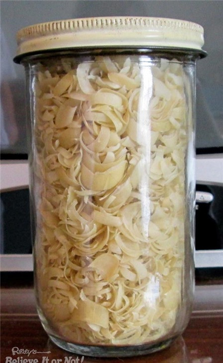 Có thể thấy, những hũ móng tay như này đã được tích cóp cẩn thận trong chai, hộp và cất giấu kỹ lưỡng.