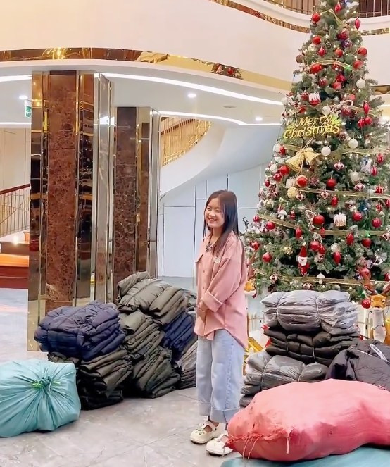 Việc xây nhà, bố Dua khẳng định không muốn con gái quá gấp gáp, chỉ mong con tập trung cho tương lai của mình mà thôi.