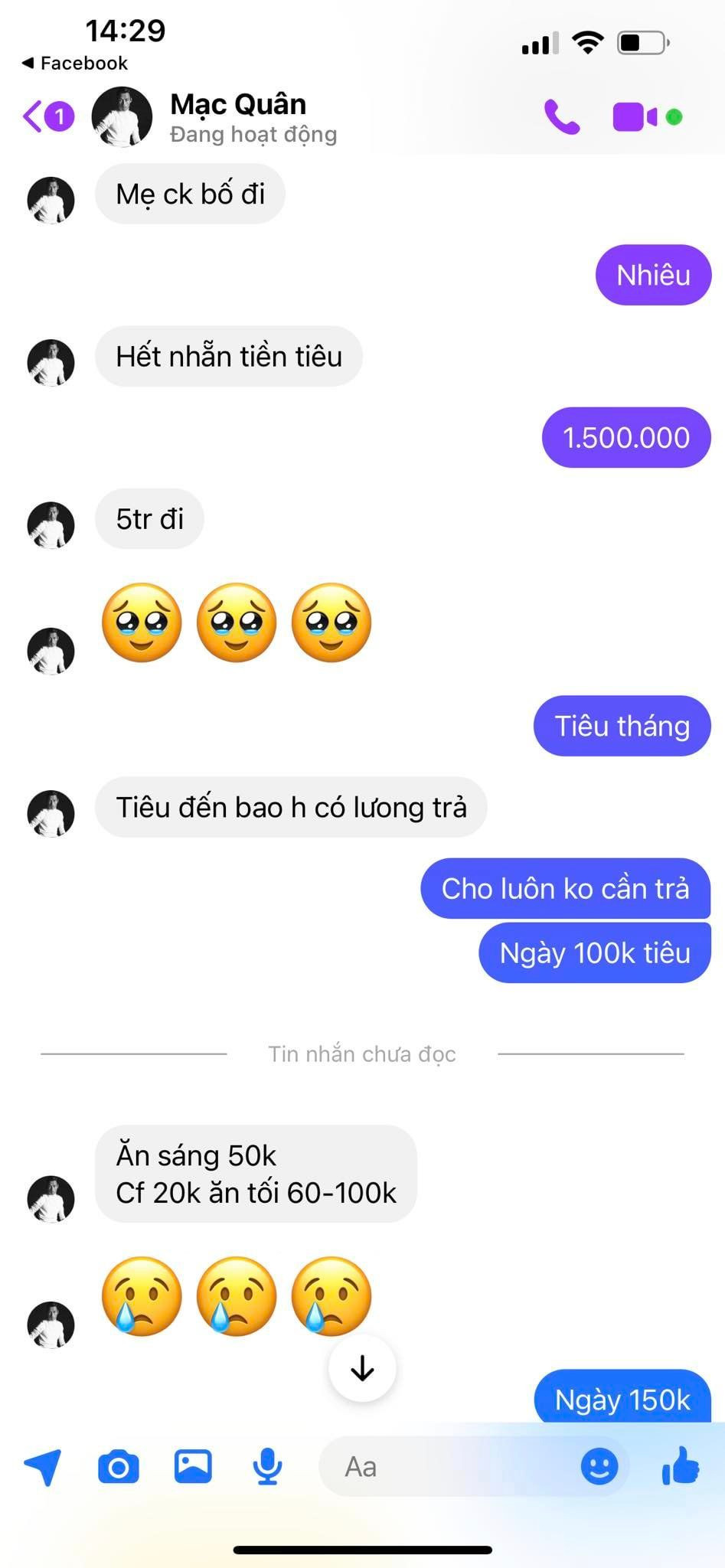 Cụ thể, Mạc Hồng Quân đã nhắn tin xin Kỳ Hân tiền tiêu. Anh hứa có lương sẽ trả. Nhưng nàng siêu mẫu tỏ ra hào phóng khi quyết cho chồng luôn mà không cần trả. Từ 100k/ngày, nam cầu thủ đã kì kèo lên được 150k/ngày từ vợ.