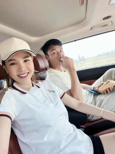 Thi thoảng, Kỳ Hân lại mua vui cho mọi người bằng những đoạn tin nhắn với chồng.