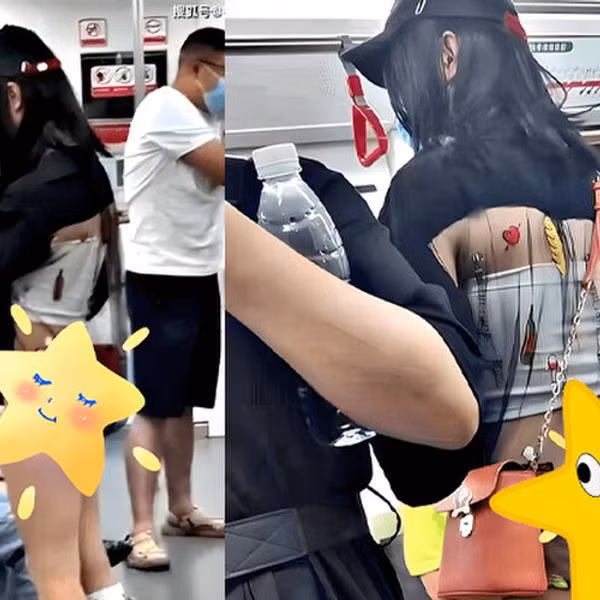 Cô gái này không mặc gì ngoại trừ một chiếc quần lót, lộ ra đôi chân thẳng tắp. Vì trong tàu điện ngầm hết chỗ ngồi nên cô gái chỉ có thể đứng. Bên cạnh là 3 nữ sinh khác nhưng họ đều xấu hổ khi nhìn bộ quần áo của cô gái này, chỉ có thể quay đầu sang một bên.