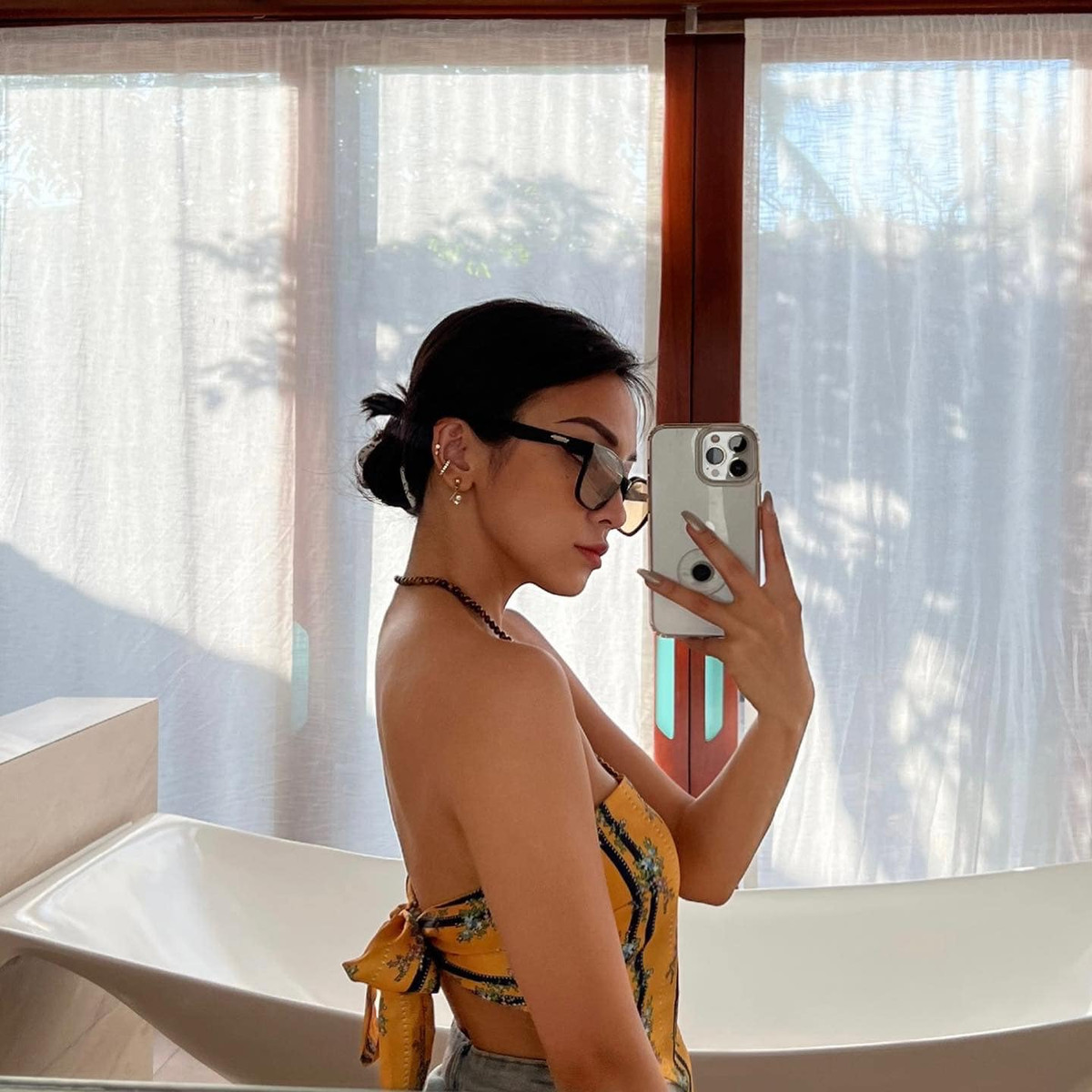 Sinh sống ở Mỹ từ khi còn bé đến tận khi trở về Việt Nam ở hẳn vào năm ngoái, Jessie đã từng trải qua nhiều công việc khác nhau.