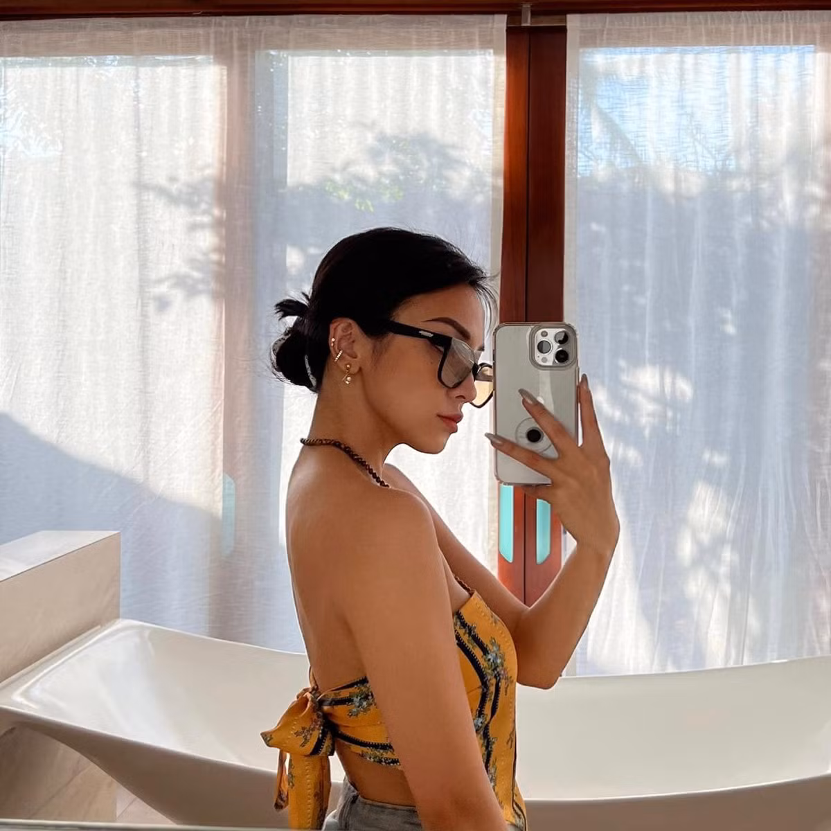 Sinh sống ở Mỹ từ khi còn bé đến tận khi trở về Việt Nam ở hẳn vào năm ngoái, Jessie đã từng trải qua nhiều công việc khác nhau.