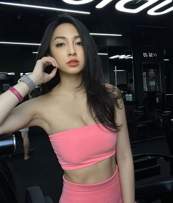 Jessie Lương (tên thật là Lương Ngọc Thùy Hương - sinh năm 1991) được biết bởi vẻ ngoài có nét rất Tây với các đường nét sắc sảo.