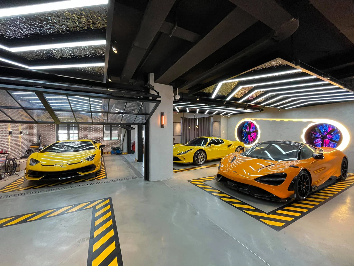 Dàn xe trị giá trăm tỷ được cho là của một nữ doanh nhân trẻ tuổi ở TP HCM. (Nguồn ảnh: Carpassion)