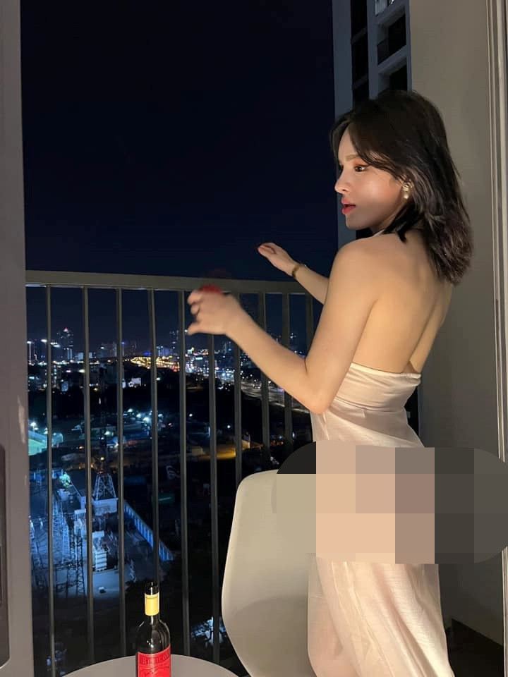 Nhiều người cho rằng thảm hoạ mạng này đang định cạnh tranh danh hiệu với "nữ hoàng nội y" Ngọc Trinh.