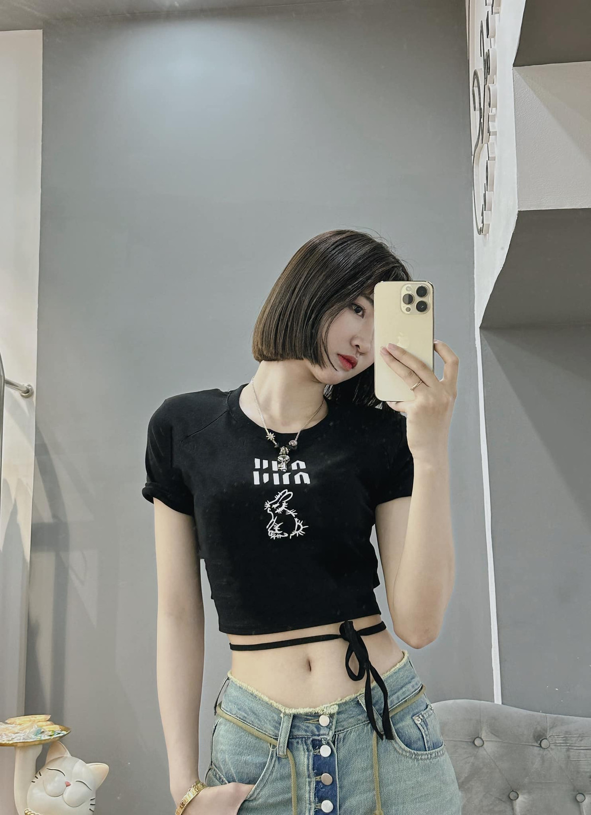 Phía dưới những clip của Phương Linh, cư dân mạng để lại nhiều bình luận xuýt xoa, mua hàng hay không thì chưa biết nhưng cứ phải nhấn follow vì cô chủ shop.