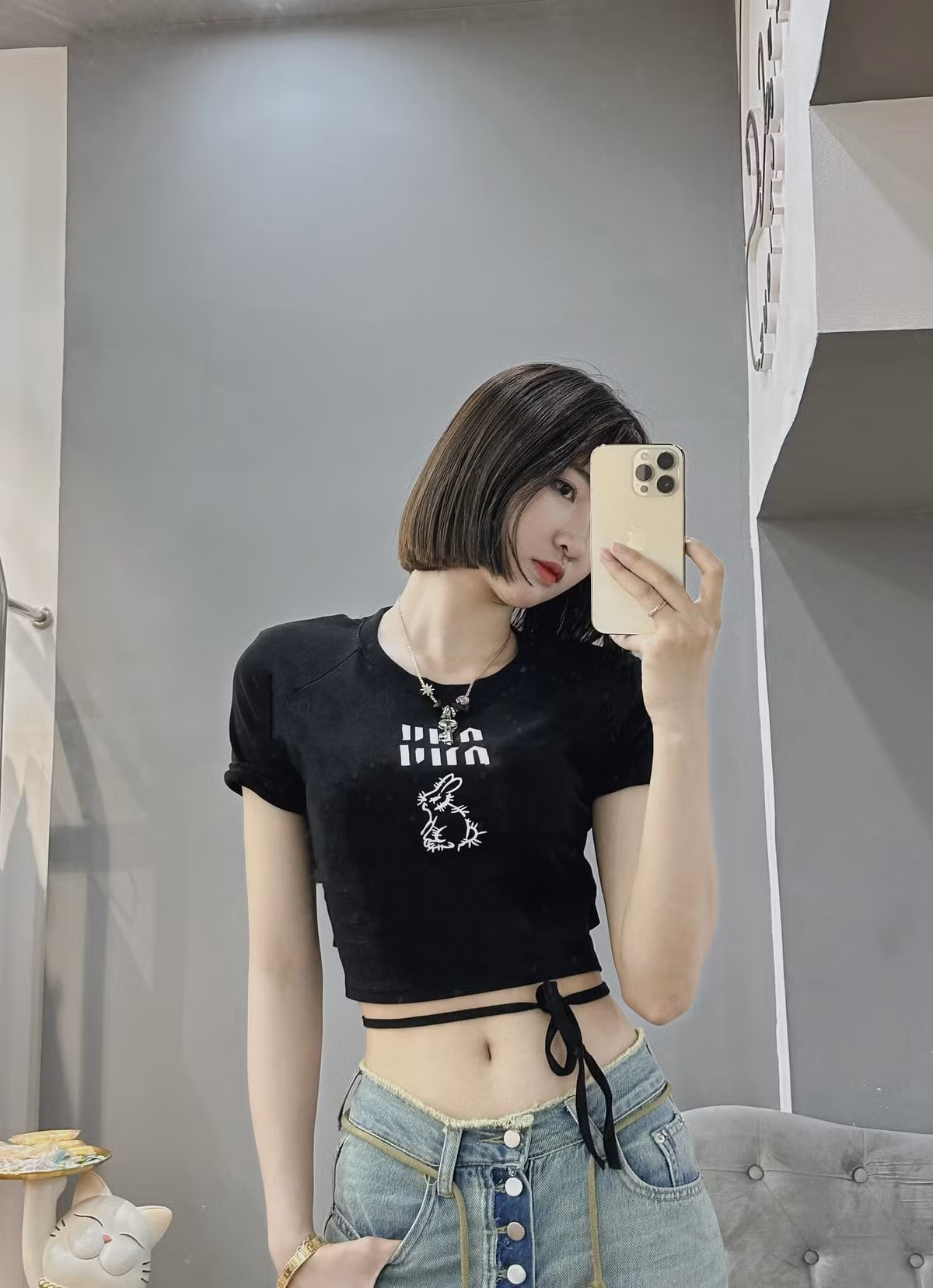 Phía dưới những clip của Phương Linh, cư dân mạng để lại nhiều bình luận xuýt xoa, mua hàng hay không thì chưa biết nhưng cứ phải nhấn follow vì cô chủ shop.