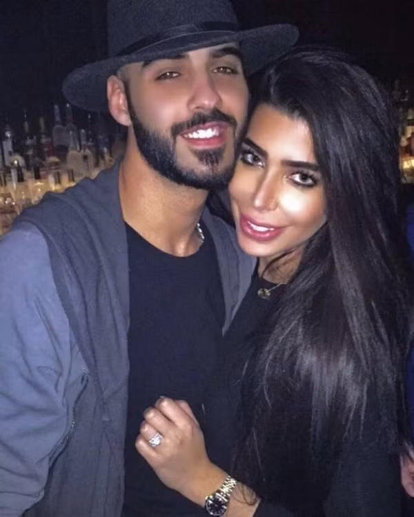 Ở thời điểm đó, chỉ với khuôn mặt đẹp “không góc chết” cùng thân hình nam tính, rắn rỏi, Omar gần như đã “phủ sóng” ở khắp mọi nơi.