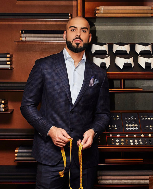 Sau khi những hình ảnh cùng đời tư của anh được lan truyền trên mạng xã hội, Omar từ một người mẫu, diễn viên vô danh bỗng trở thành “người đàn ông Ả Rập đẹp nhất hành tinh”, được báo chí truyền thông ráo riết “săn đón”.