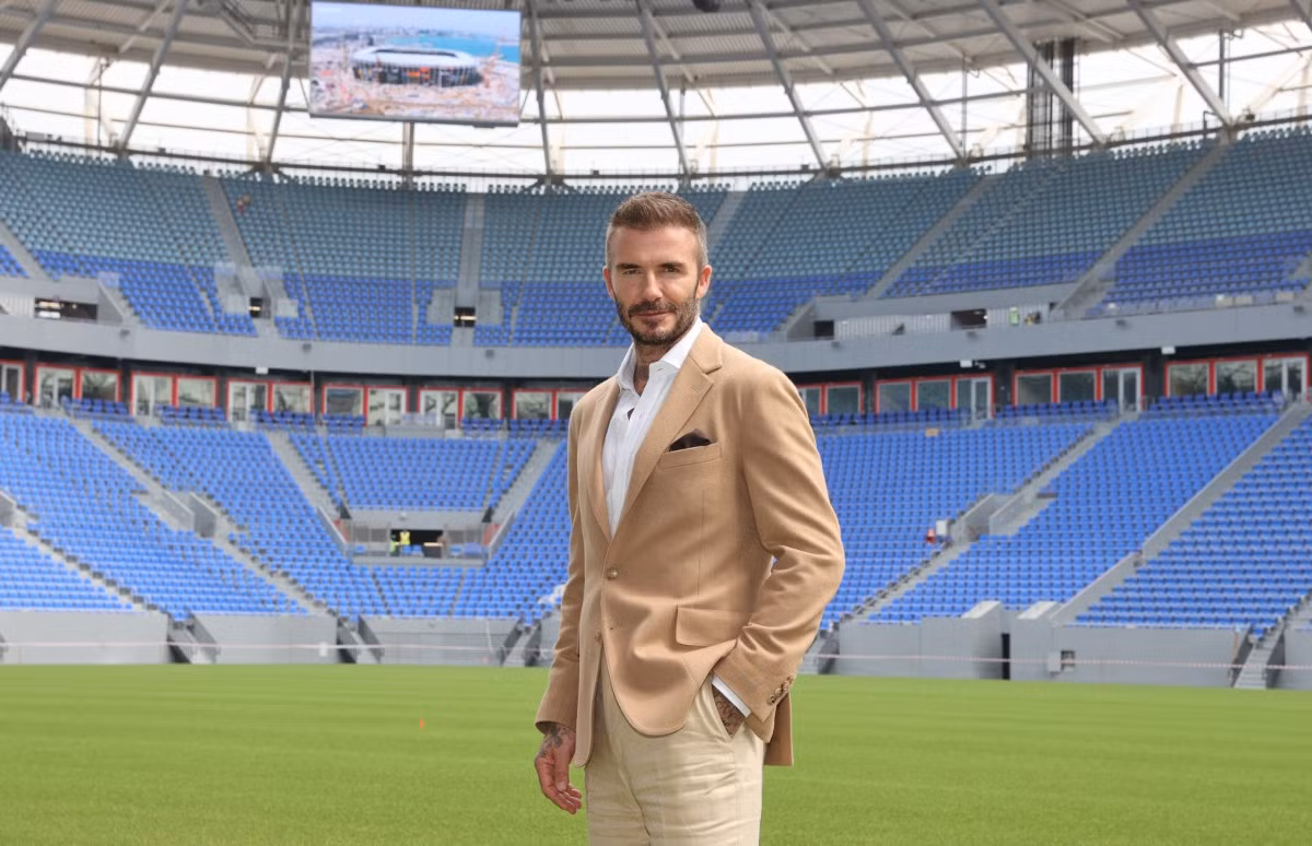 Quyết định của Beckham vấp phải sự chỉ trích của một bộ phận khán giả. Những người phản đối nhắc lại một số vấn đề xã hội nhức nhối tại Qatar, bao gồm cả việc coi đồng tính luyến ái là bất hợp pháp.