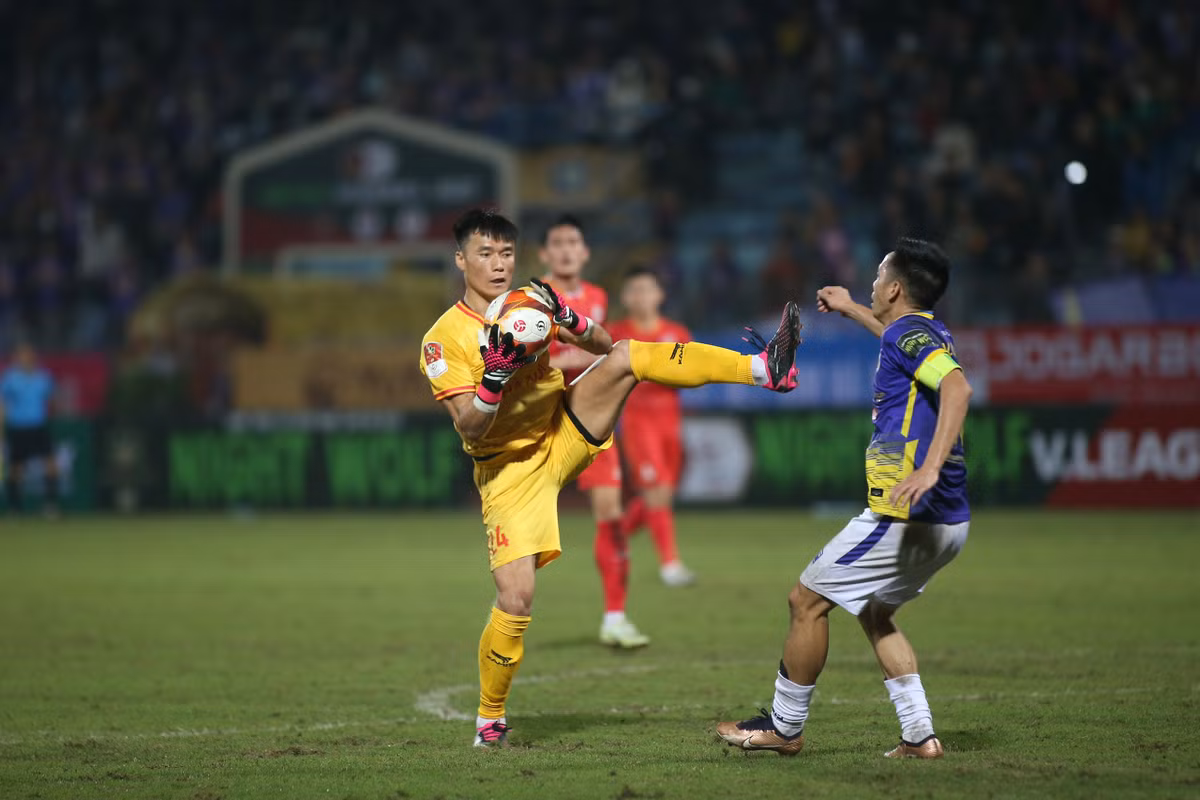 Van Quyet co cu dup, Ha Noi FC danh bai tan binh V-League 2023-Hinh-2