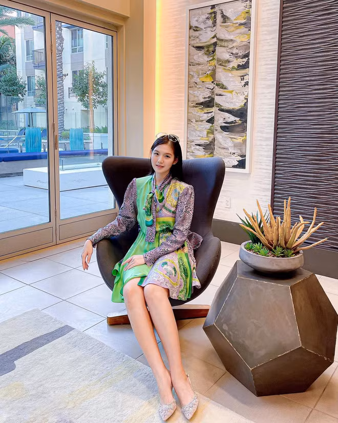 Nhìn "chị cả giới rich kid Việt", người ta mới biết gái 2 con thì vẫn "trông mòn con mắt" như thường