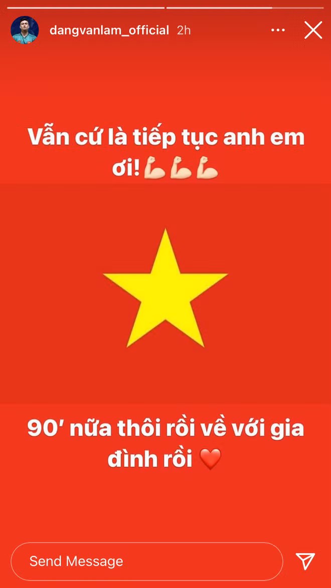 Không chỉ chăm chỉ comment bài đăng của đồng đội, Đặng Văn Lâm còn đăng cả story để cổ vũ tinh thần cho đội tuyển Quốc gia