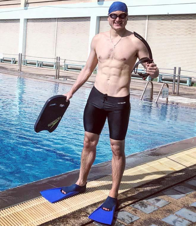 Suốt hành trình tạo nên trang sử mới cho nền bóng đá nước nhà của dàn tuyển thủ, Lâm Tây vẫn luôn ở đó, ủng hộ tinh thần hết mình qua những story cổ vũ, bình luận dạo trên mạng xã hội của đồng đội.