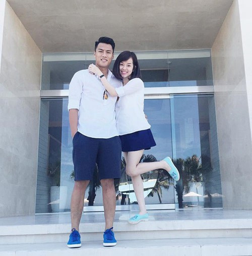 Mạc Hồng Quân có mối tình với Ly Kute chỉ kéo dài vỏn vẹn 6 tháng nhưng lại gây ồn ào nhiều nhất khi anh bị tố "quất ngựa truy phong" sau khi khiến hot girl mang bầu. Nàng hot girl trở thành mẹ đơn thân, trong khi chàng cầu thủ đào hoa làm đám cưới với tình mới.