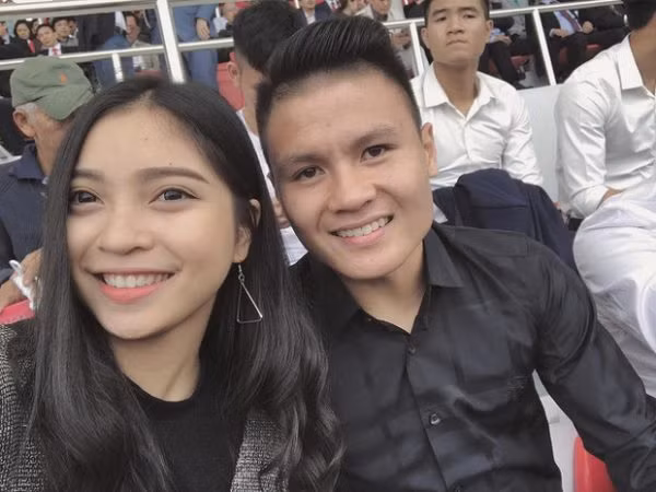 Quang Hải và Nhật Lê thường xuất hiện với nhau. Nhưng vì lý do nào đó mà mối tình năm 17 tuổi của cặp đôi này lại kết thúc.