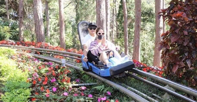 Liên tục vướng vào tin đồn tình cảm với các cô gái, trước khi công bố với Huỳnh Anh, tiền vệ Quang Hải còn dính tin đồn với "cô chủ tiệm nail" Huyền My.