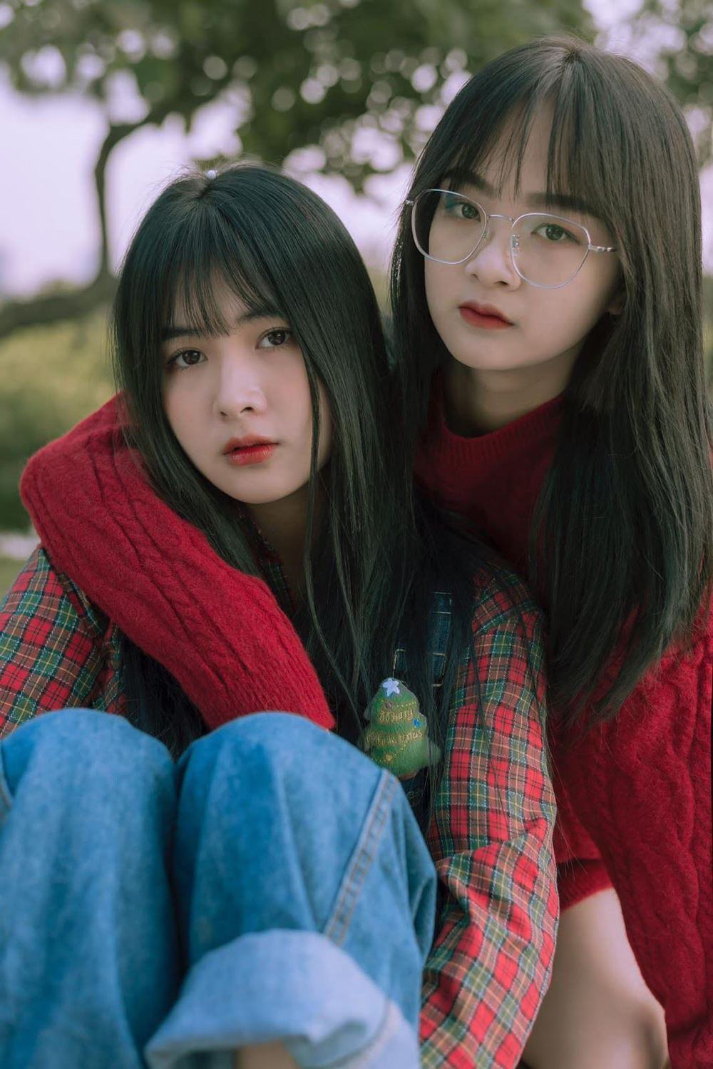 Sở hữu ngoại hình xinh đẹp, dễ thương, Gấm Kami và Quỳnh Alee "đốn tim" nhiều cư dân mạng mỗi khi xuất hiện. Vừa nổi tiếng trong làng streamer, 2 hot girl này còn cùng nhau thực hiện nhiều clip triệu view trên TikTok với lượt người theo dõi ngày càng tăng mạnh.