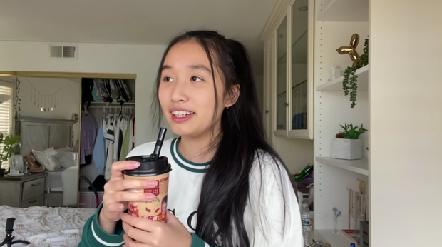 Trong đó, riêng bánh mì bơ tỏi vì không tự làm được nên Jenny Huỳnhphải nhờ anh trai chở đi mua.