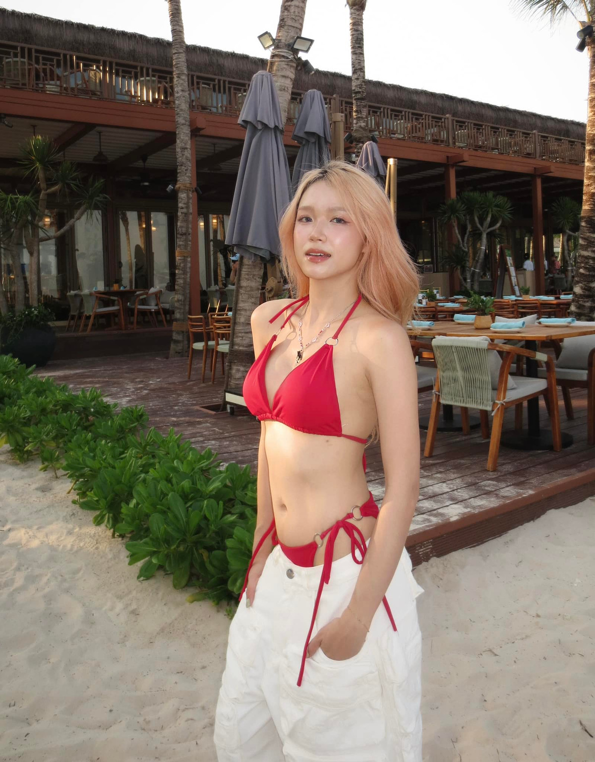 Dù đã theo chồng bỏ cuộc chơi nhưng mọi động thái trên trang cá nhân của hot mom Hà thành này vẫn được cập nhật và thu hút được sự chú ý của netizen.