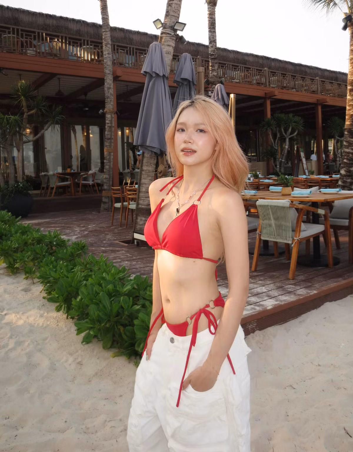 Dù đã theo chồng bỏ cuộc chơi nhưng mọi động thái trên trang cá nhân của hot mom Hà thành này vẫn được cập nhật và thu hút được sự chú ý của netizen.